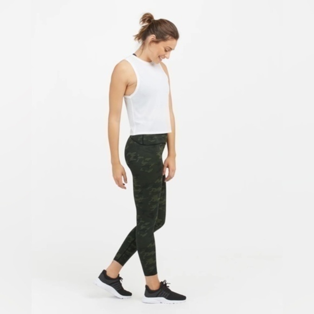 Spanx Booty Boost® Active Camo 7/8 Leggings Size M